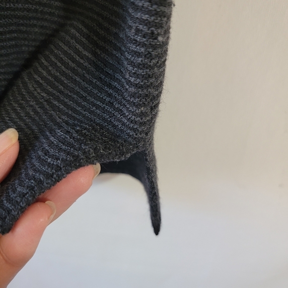 EILEEN FISHER Black Gray 100% Wool Top Size S Textured V-neck High-Low Cozy Goth - Picture 8 of 12
